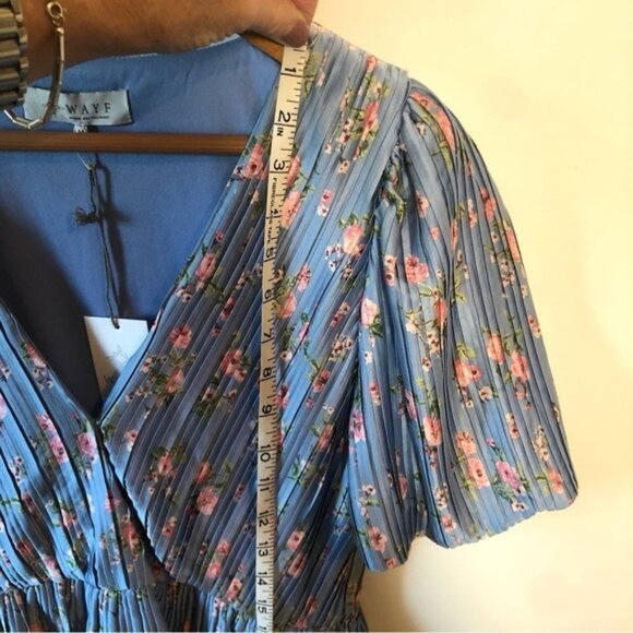 WAYF floral puffed sleeved minidress size medium light blue accordion pleats - Picture 11 of 12